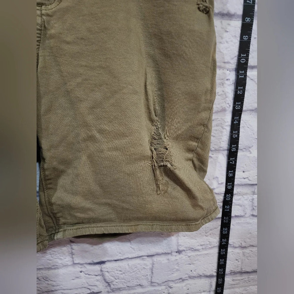 Lucky Brand green shorts with minor distresses details and subtle fray Size 14W - Picture 3 of 7